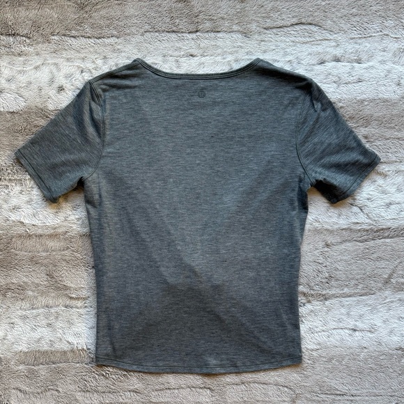Lululemon Crescent Tee Silver in Heathered Black - Picture 5 of 10